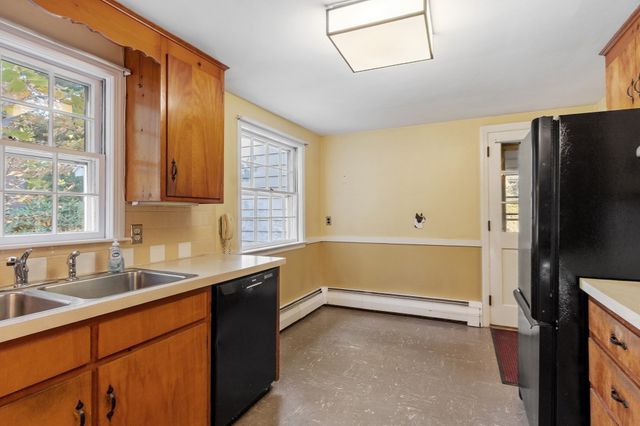 60 Lantern Ln, Stow, MA 01775