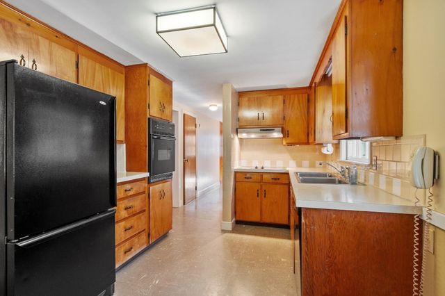 60 Lantern Ln, Stow, MA 01775