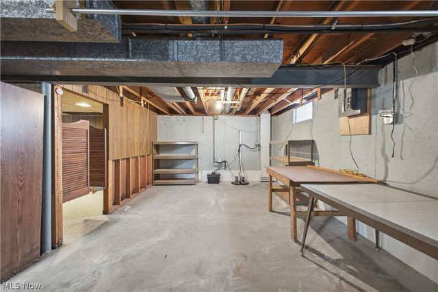 5365 Oakcrest Avenue, Austintown, OH 44515