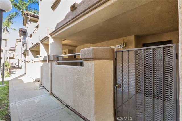 1215 N San Gabriel 107, Azusa, CA 91702