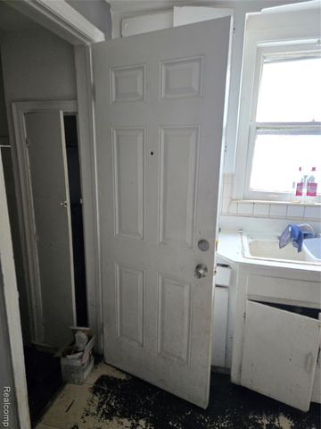 8616 Mark Twain Street, Detroit, MI 48228