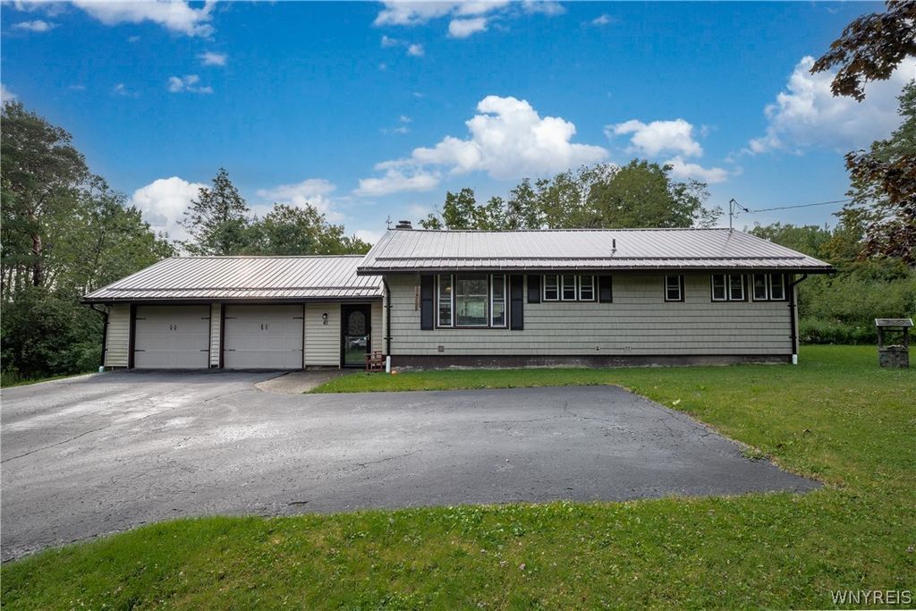 45 Mint Meadow Drive, Aurora, NY 14052