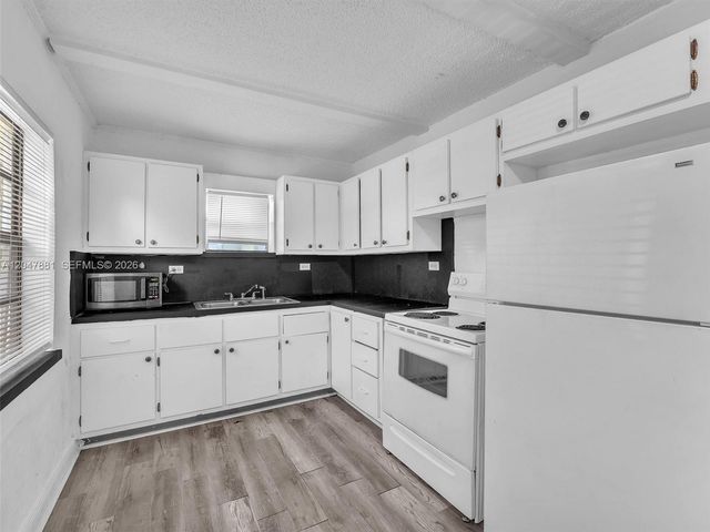 1932 Dewey St, Hollywood, FL 33020