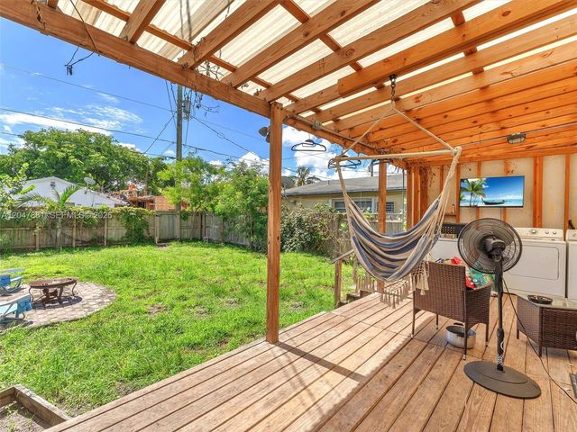 1932 Dewey St, Hollywood, FL 33020