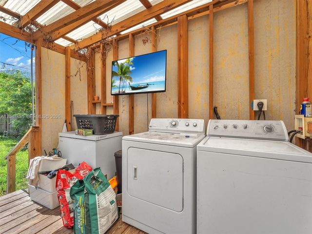 1932 Dewey St, Hollywood, FL 33020