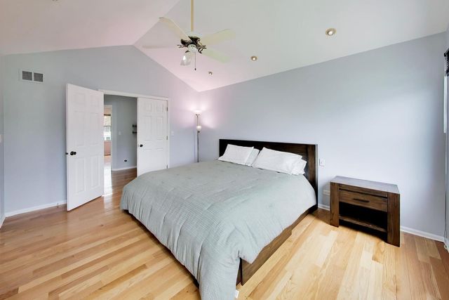 19 Dellmont Court, Buffalo Grove, IL 60089