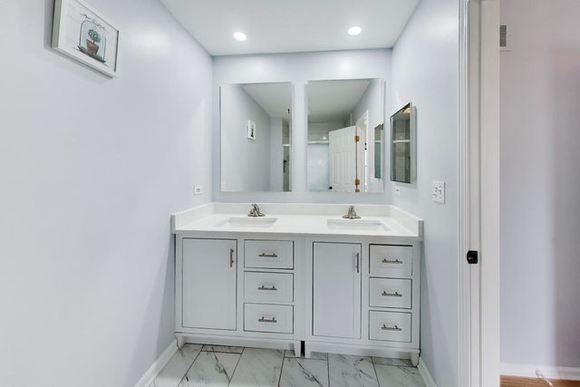 19 Dellmont Court, Buffalo Grove, IL 60089