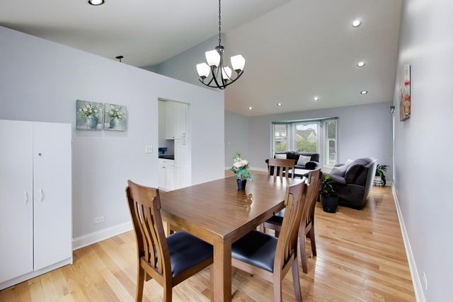 19 Dellmont Court, Buffalo Grove, IL 60089