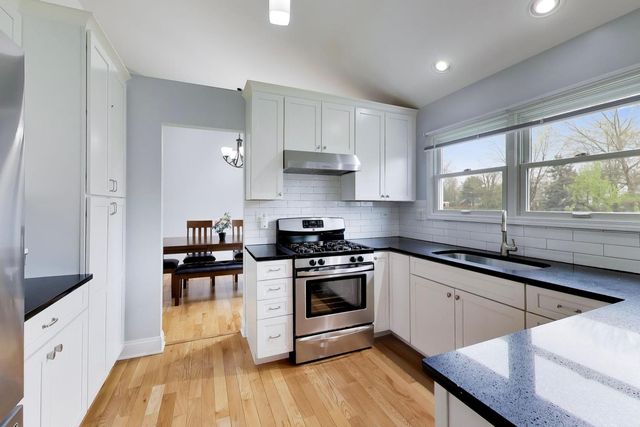 19 Dellmont Court, Buffalo Grove, IL 60089