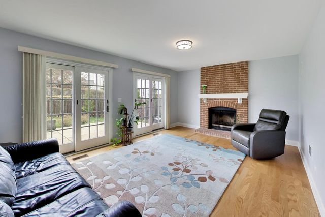 19 Dellmont Court, Buffalo Grove, IL 60089