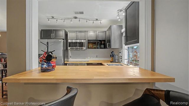 54762 Monarch Drive, Utica, MI 48316