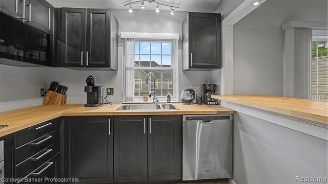 54762 Monarch Drive, Utica, MI 48316