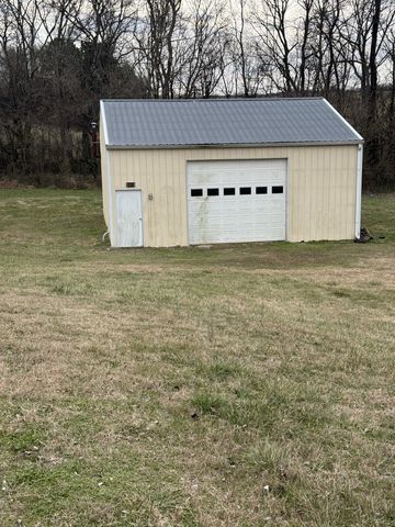 2373 Hampshire Pike, Columbia, TN 38401