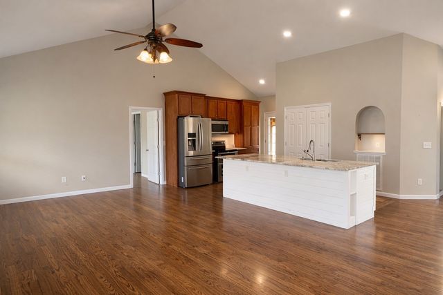 2373 Hampshire Pike, Columbia, TN 38401