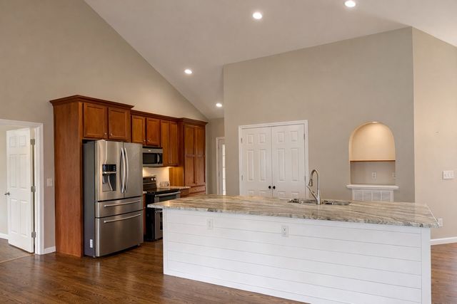 2373 Hampshire Pike, Columbia, TN 38401