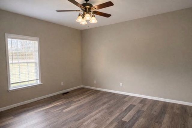 2373 Hampshire Pike, Columbia, TN 38401