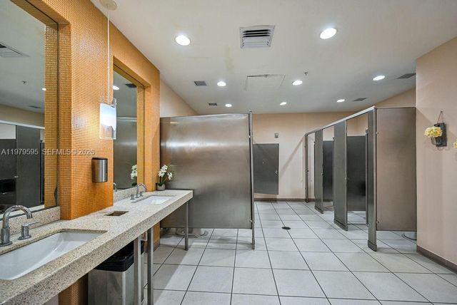 2775 NE 187th St 304, Aventura, FL 33180