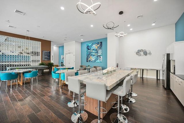 2775 NE 187th St 304, Aventura, FL 33180