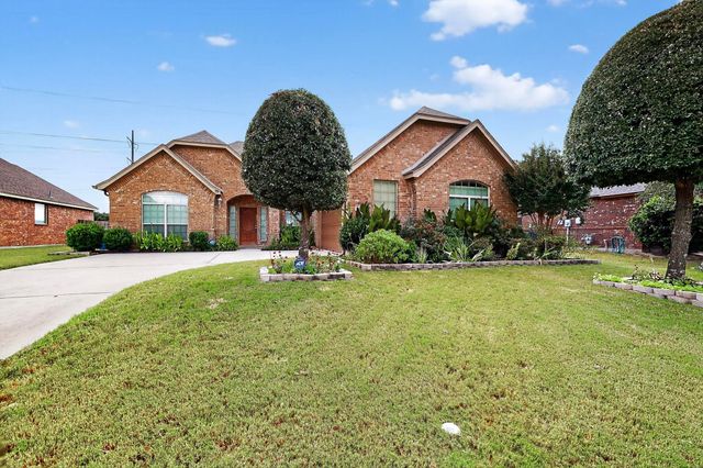 208 Goldeneye Drive, Desoto, TX 75115