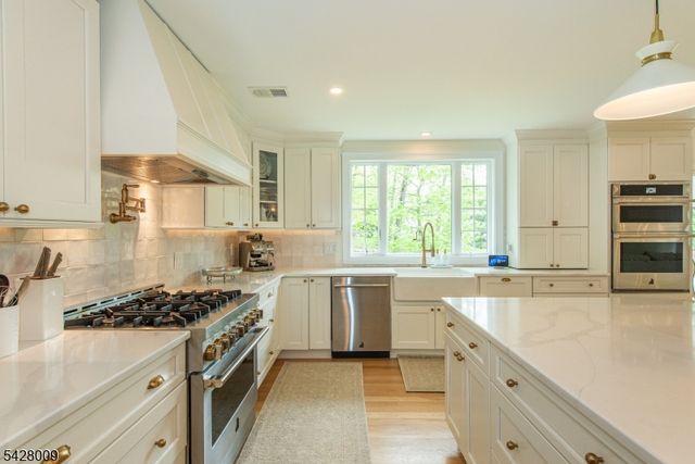 17 WESTOVER TER, West Caldwell Twp., NJ 07006