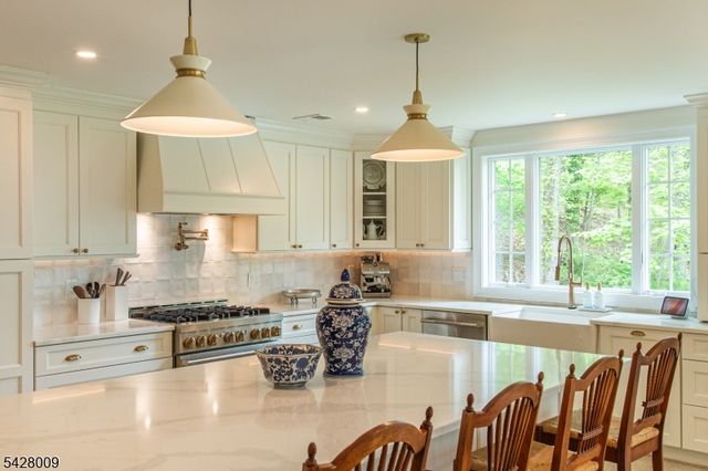 17 WESTOVER TER, West Caldwell Twp., NJ 07006