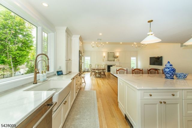 17 WESTOVER TER, West Caldwell Twp., NJ 07006