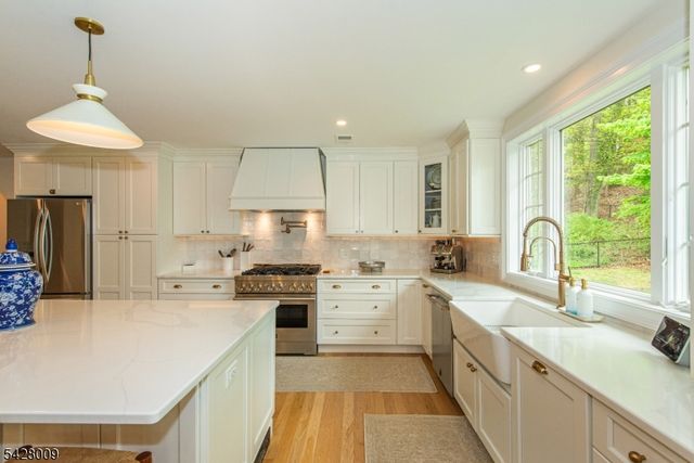 17 WESTOVER TER, West Caldwell Twp., NJ 07006
