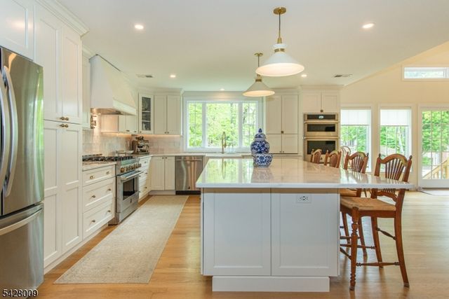 17 WESTOVER TER, West Caldwell Twp., NJ 07006