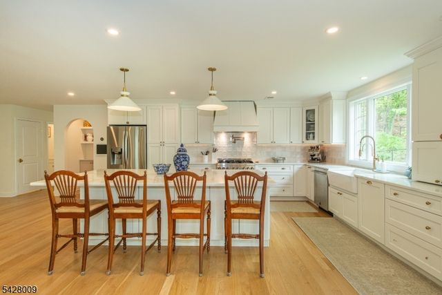 17 WESTOVER TER, West Caldwell Twp., NJ 07006