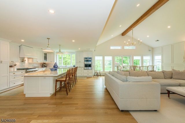 17 WESTOVER TER, West Caldwell Twp., NJ 07006