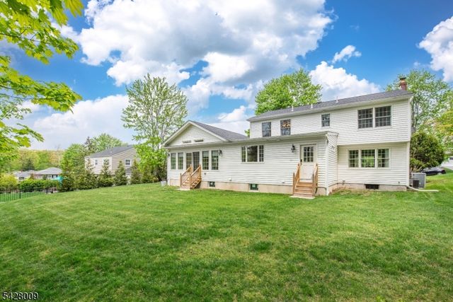 17 WESTOVER TER, West Caldwell Twp., NJ 07006