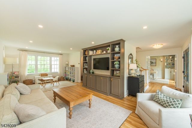 17 WESTOVER TER, West Caldwell Twp., NJ 07006