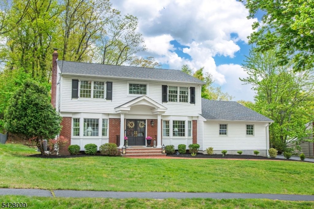 17 WESTOVER TER, West Caldwell Twp., NJ 07006