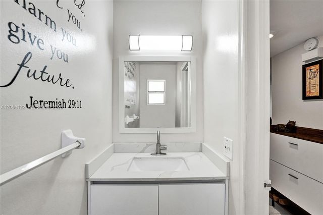 6813 NW 29th Ave 1, Fort Lauderdale, FL 33309
