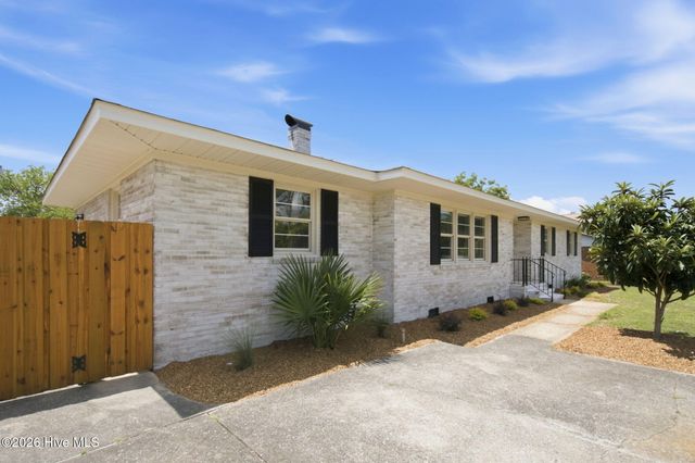 501 Long Leaf Acres Drive, Wilmington, NC 28405