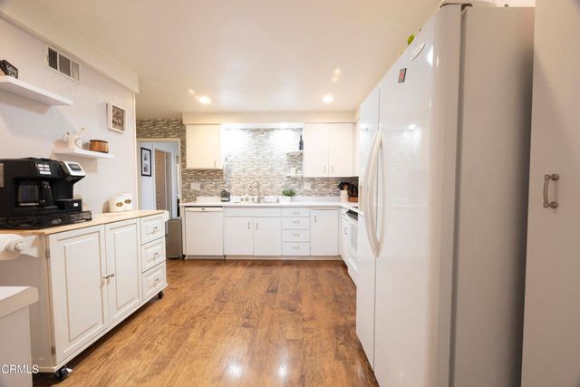 4212 Village 4, Camarillo, CA 93012