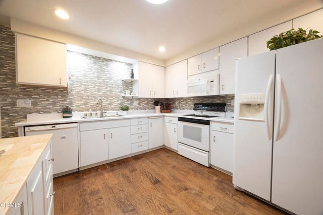 4212 Village 4, Camarillo, CA 93012