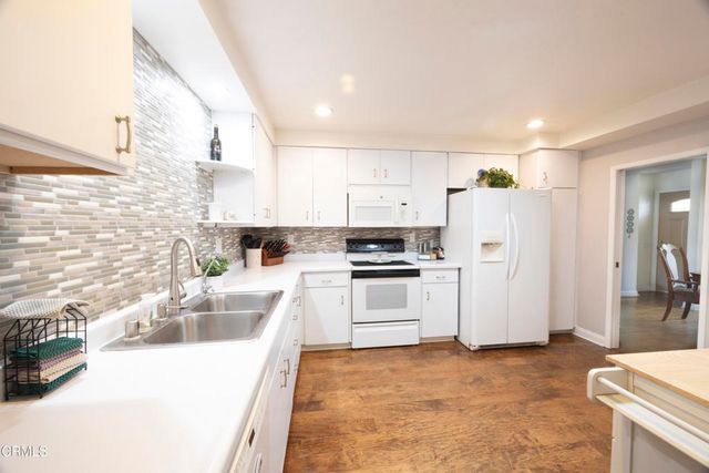 4212 Village 4, Camarillo, CA 93012