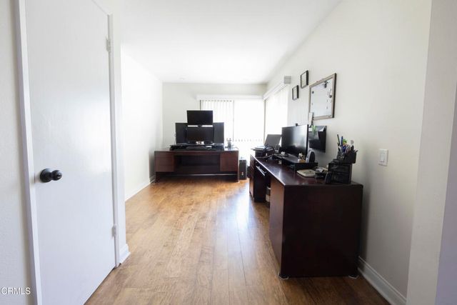 4212 Village 4, Camarillo, CA 93012
