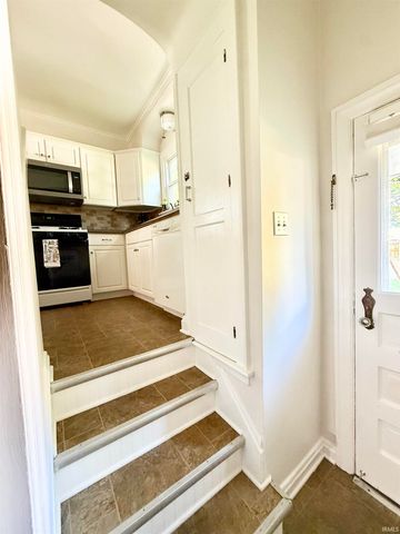 901 N Weinbach Avenue, Evansville, IN 47711