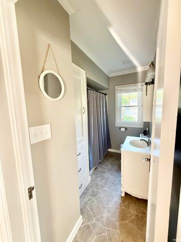 901 N Weinbach Avenue, Evansville, IN 47711