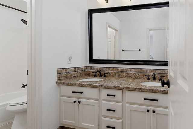 15 Amber Sky Place, The Woodlands, TX 77381