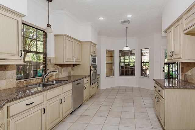 15 Amber Sky Place, The Woodlands, TX 77381