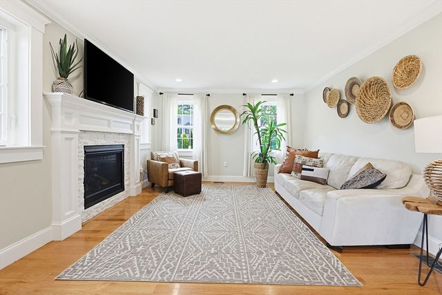5 Rockmeadow Dr, East Bridgewater, MA 02333