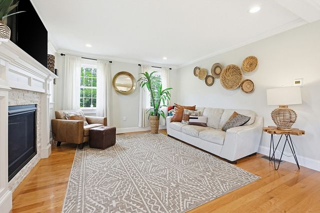 5 Rockmeadow Dr, East Bridgewater, MA 02333