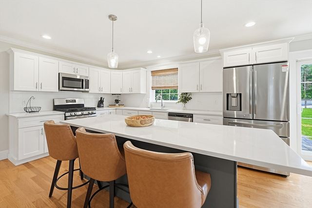 5 Rockmeadow Dr, East Bridgewater, MA 02333