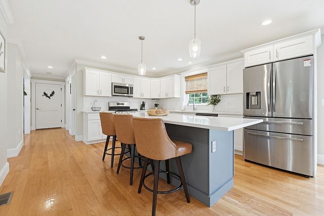 5 Rockmeadow Dr, East Bridgewater, MA 02333