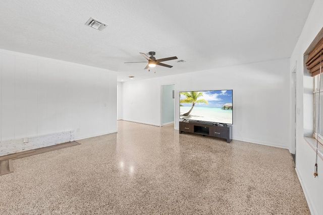 920 S Lake Drive, Lantana, FL 33462