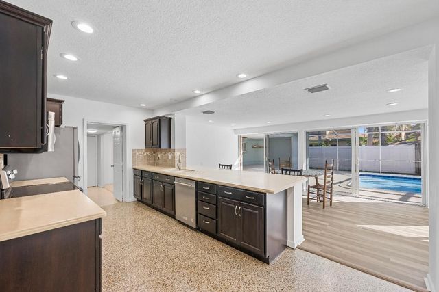 920 S Lake Drive, Lantana, FL 33462