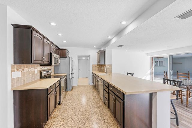 920 S Lake Drive, Lantana, FL 33462